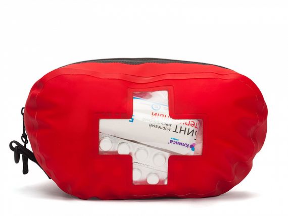 Аптечка влагозащищенная Sargan Санитарка окно-крест с D-кольцом 2 литра