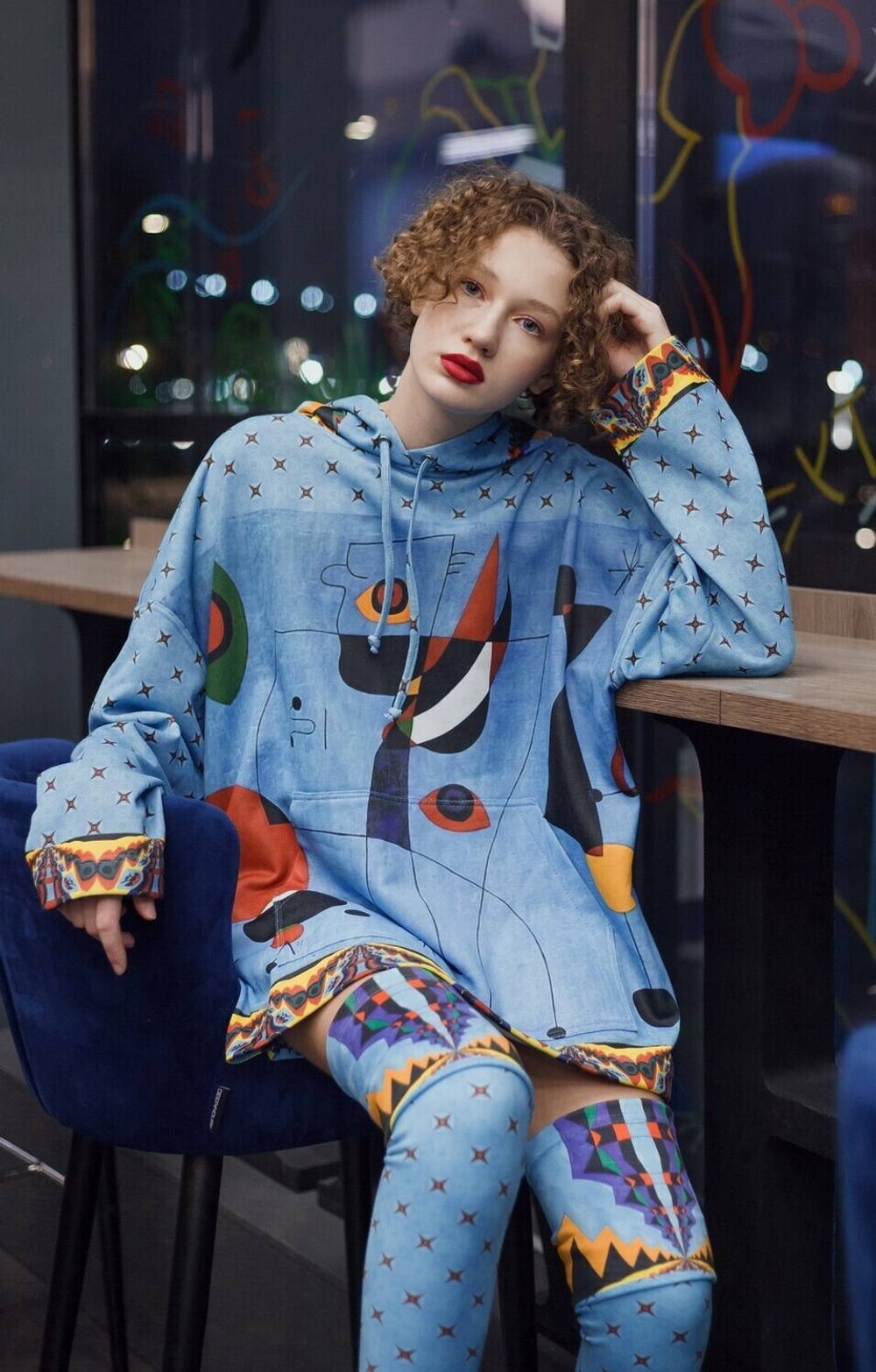 Худи "Миро синий", по мотивам абстрактной живописи Жоан Миро