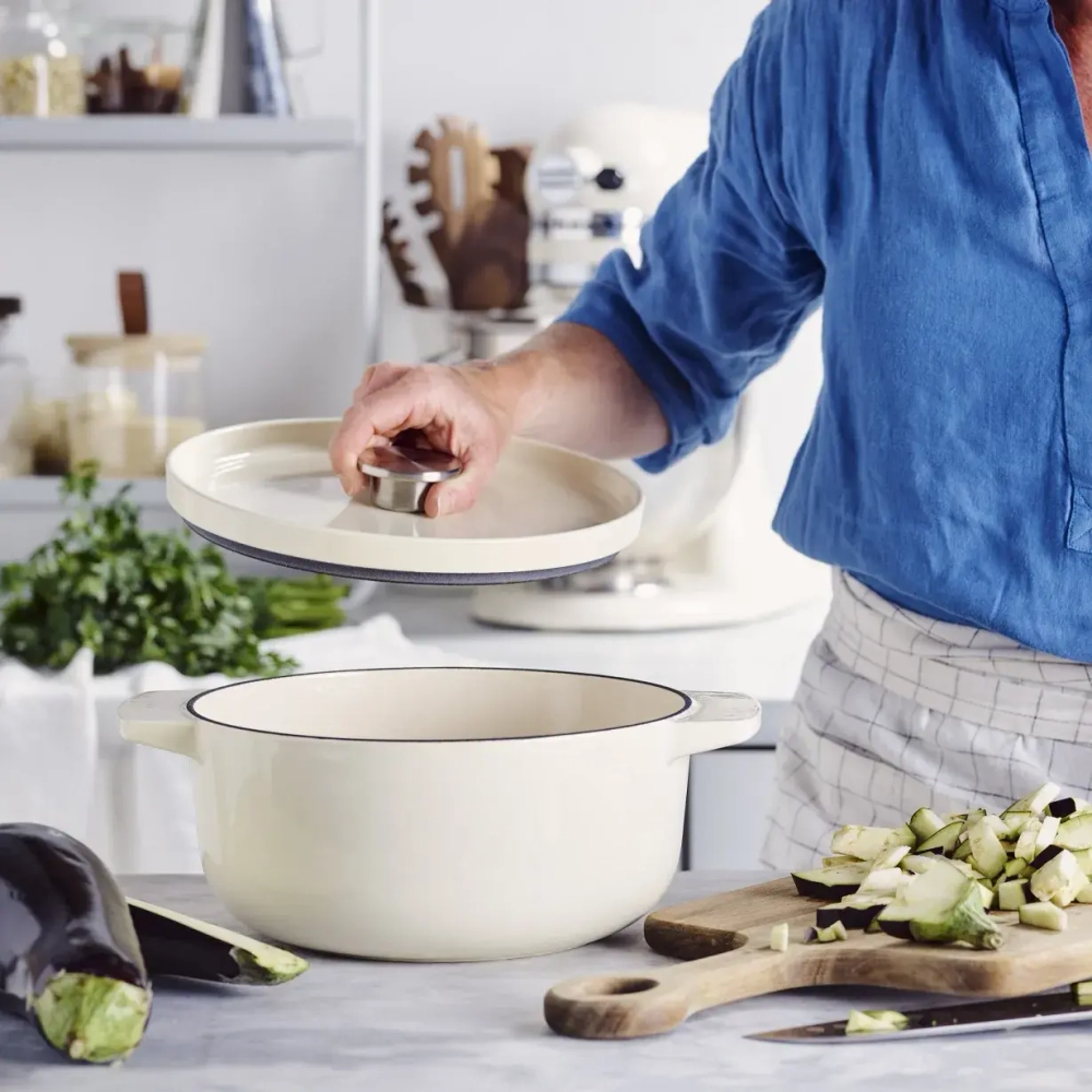 KitchenAid Чугунная кастрюля 22 см 3,3 л крем