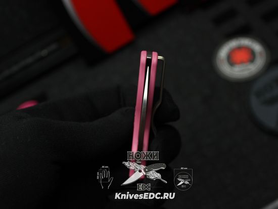 Складной нож Spyderco Squeak Pink C154PPN c клинком из стали Böhler N690Co, рукоять FRN