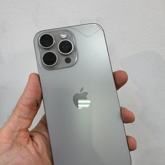 Apple iPhone 15 Pro Max 256GB 89% АКБ (без комплекта, без ремонта без вскрытия)