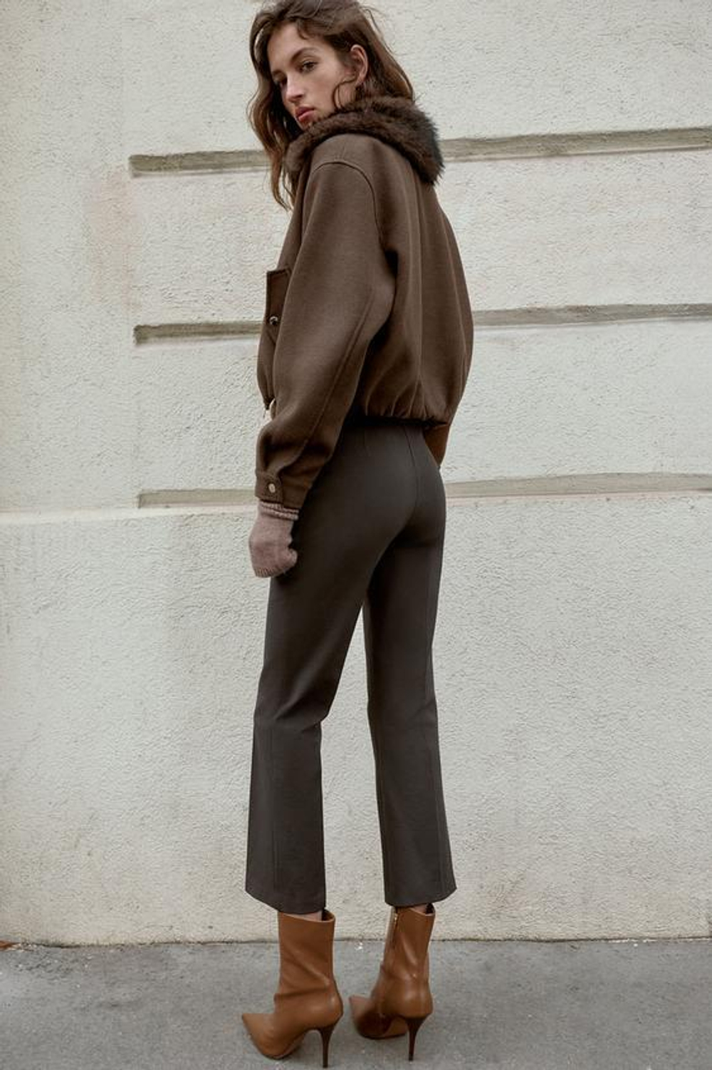 ZARA УКОРОЧЕННЫЕ БРЮКИ FLARE, КОРИЧНЕВЫЙ