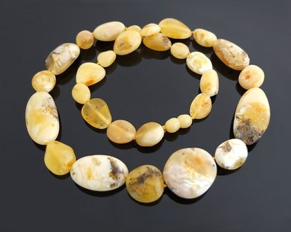 Бусы из пейзажного янтаря с включениями (7119)