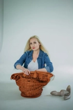 Женская большая плетеная сумка цвета whisky