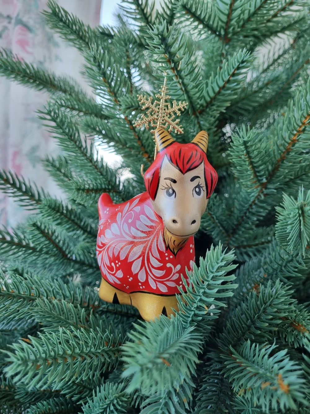 Фарфоровая игрушка огненная коза