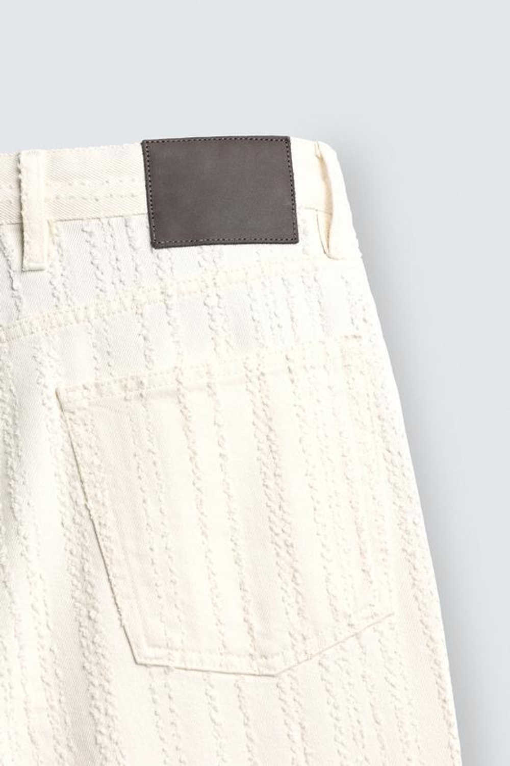 ZARA ДЖИНСЫ В ПОЛОСКУ С РЕЛЬЕФНЫМ УЗОРОМ, ЖЕЛТОВАТО-БЕЛЫЙ