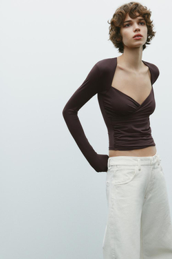 ZARA ТОП ИЗ ПОЛИАМИДА СО СБОРКАМИ, ТЕМНО-КОРИЧНЕВЫЙ