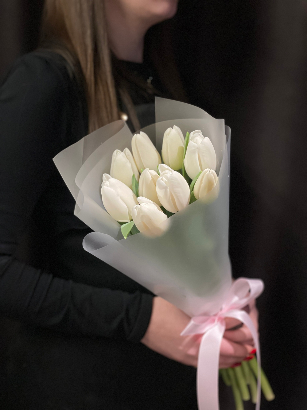 9 белоснежных тюльпанов