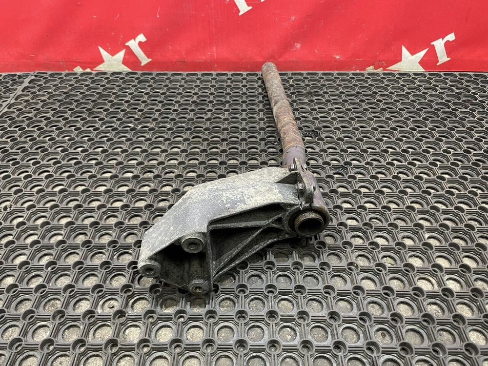 Кронштейн крыла заднего