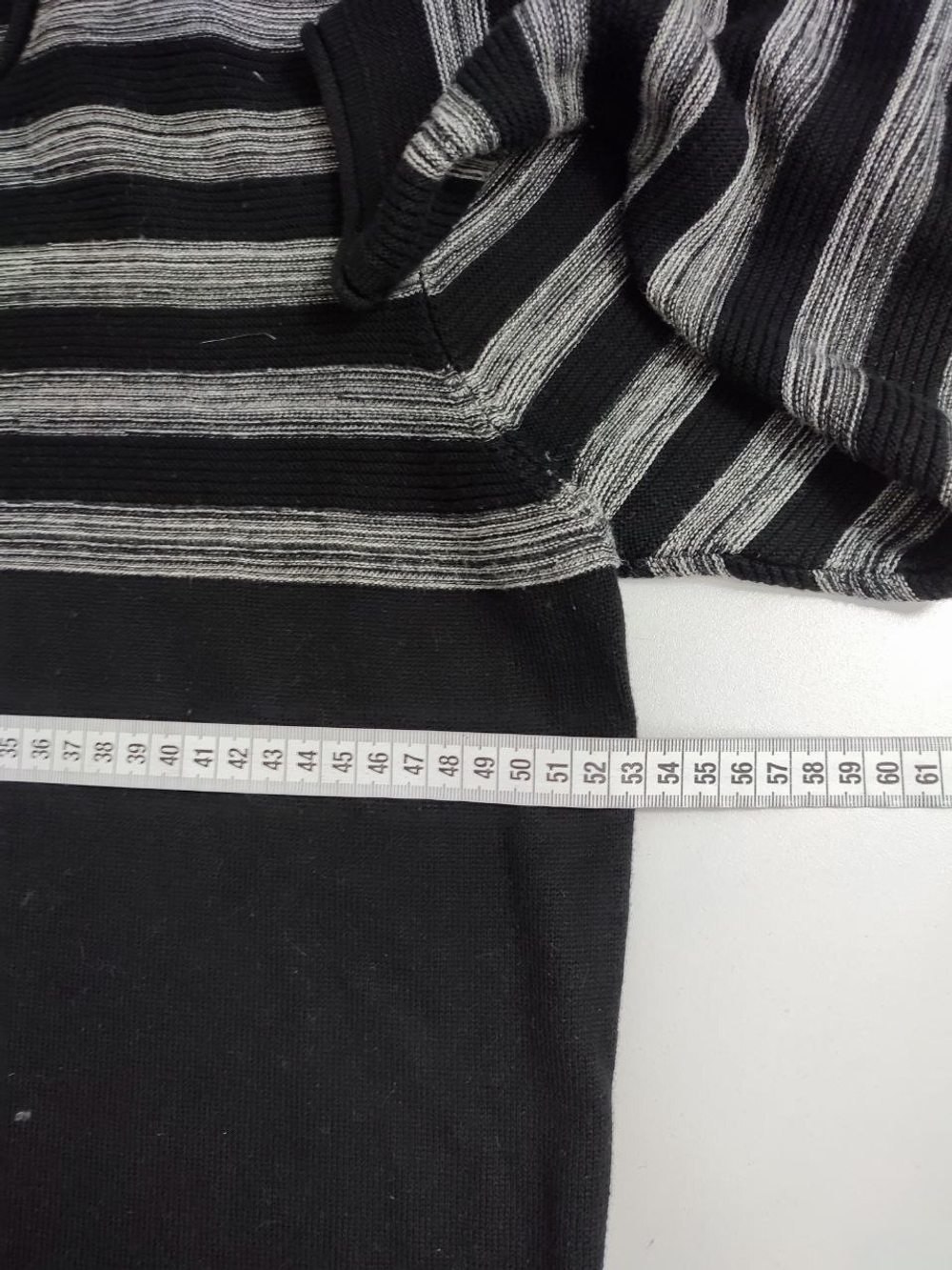 Свитер Loki в полоску 48 размер