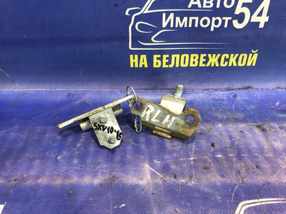 Петля двери задней левой TOYOTA CAMRY 1995