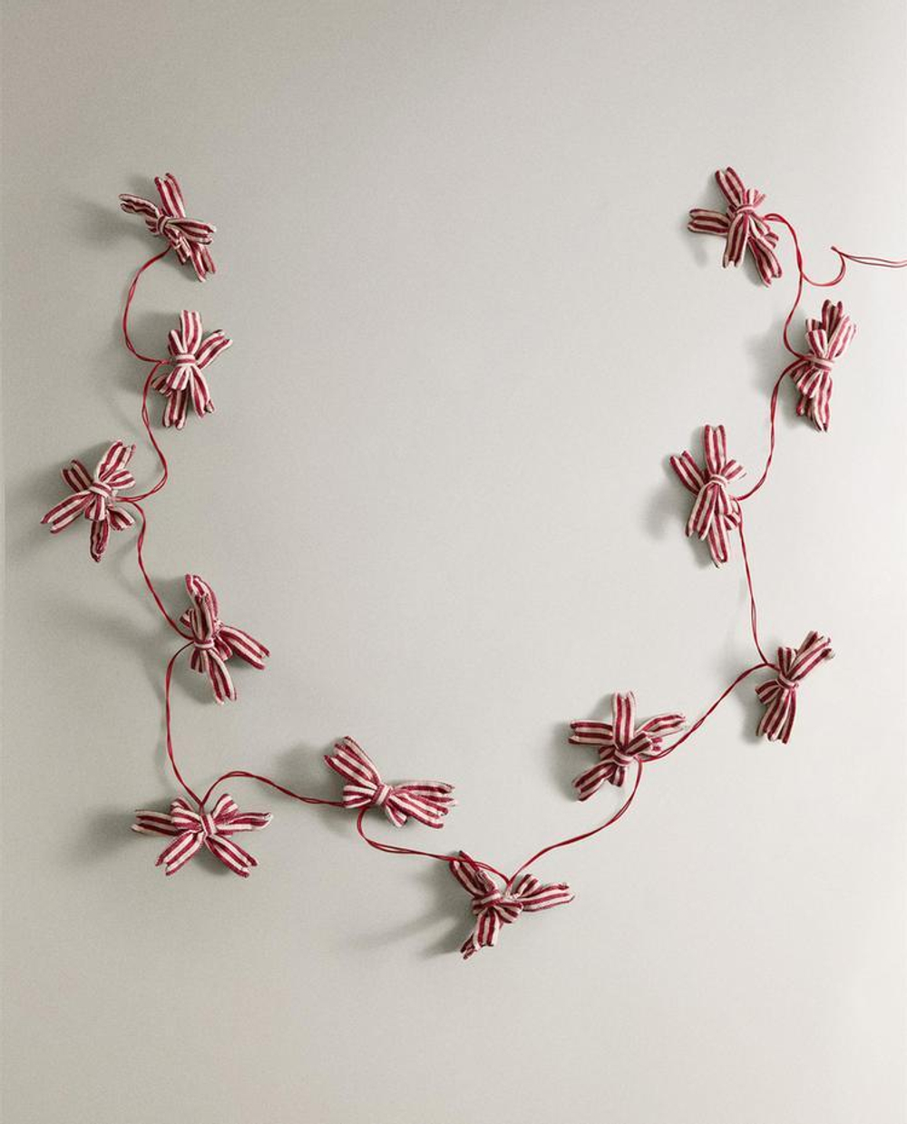 ZARA HOME НОВОГОДНЯЯ ГИРЛЯНДА С БАНТИКАМИ, КРАСНЫЙ