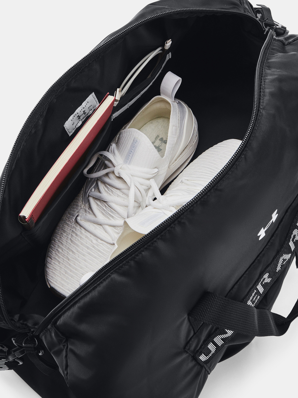 Спортивная сумка Under Armour UA Favorite Duffle-BLK