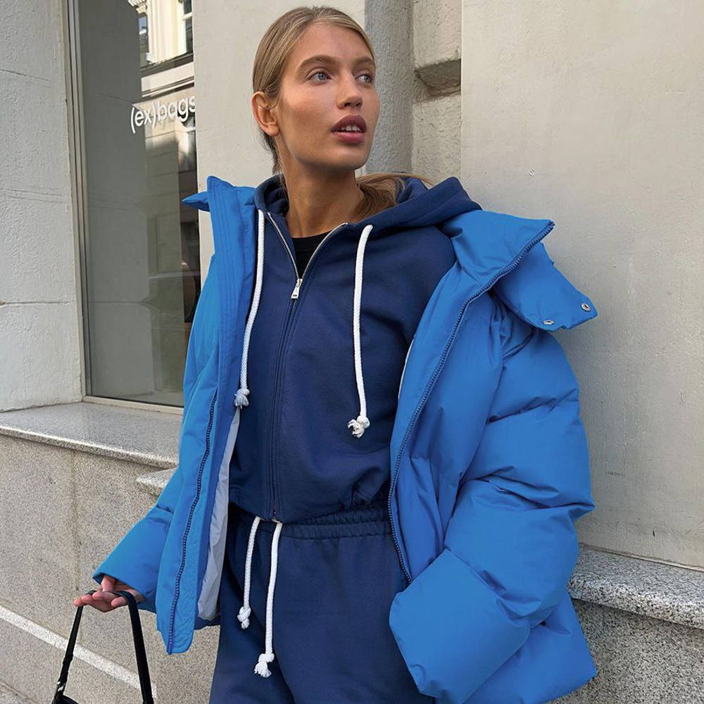 Объемный женский пуховик