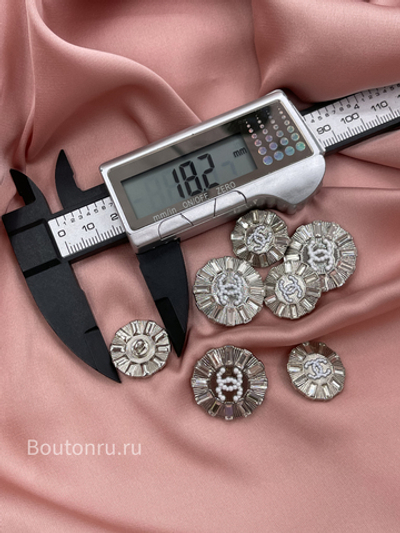Пуговицы Шан. серебристые с зеркальными деталями и белым лого