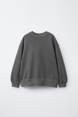 ZARA ТОЛСТОВКА GARMENT DYE С НАШИВКОЙ, АНТРАЦИТОВО-СЕРЫЙ