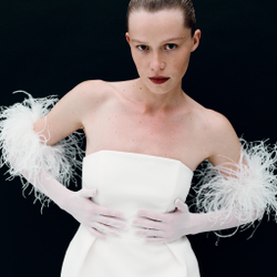 Перчатки удлиненные с перьями