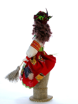 Кукла коллекционная молодая Баба Яга на ступе с помелом.