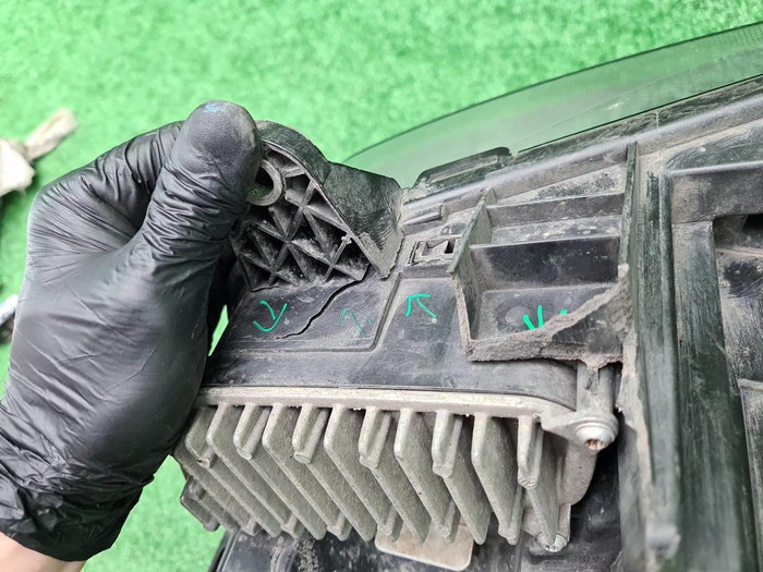 Фара правая Volvo FH 4 (2013-н.в.) галоген