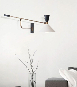 Элегантный настенный светильник в стиле mid-century с длинным поворотным рычагом