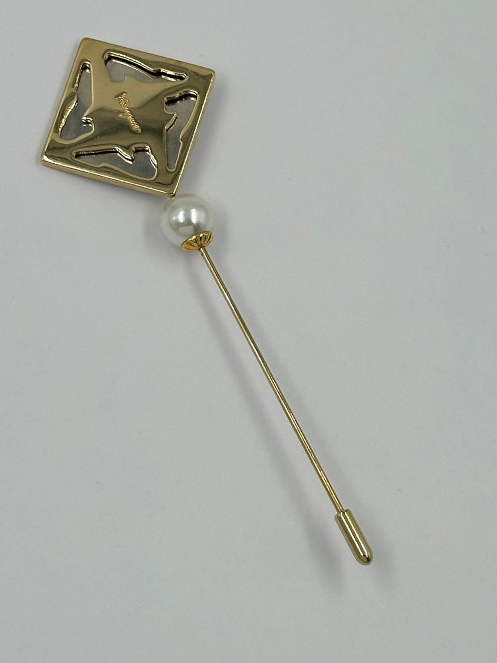 Брошь булавка Salvatore Ferragamo