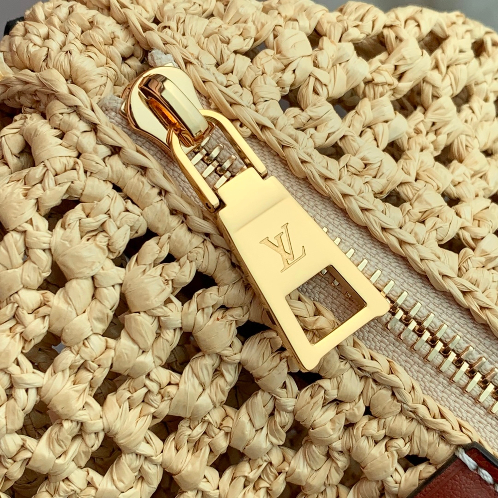 Louis Vuitton Hills Pochette
