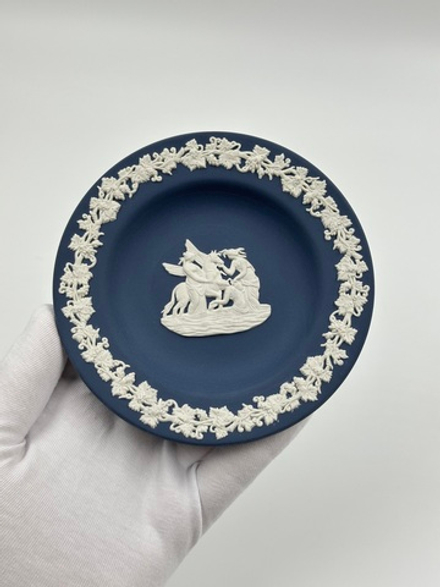 Тарелочка декоративная Wedgwood тёмно-синяя