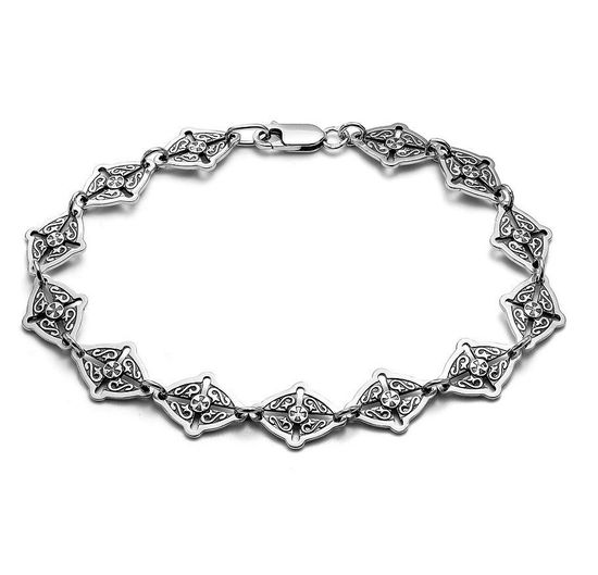 Литой браслет с крестообразным орнаментом.