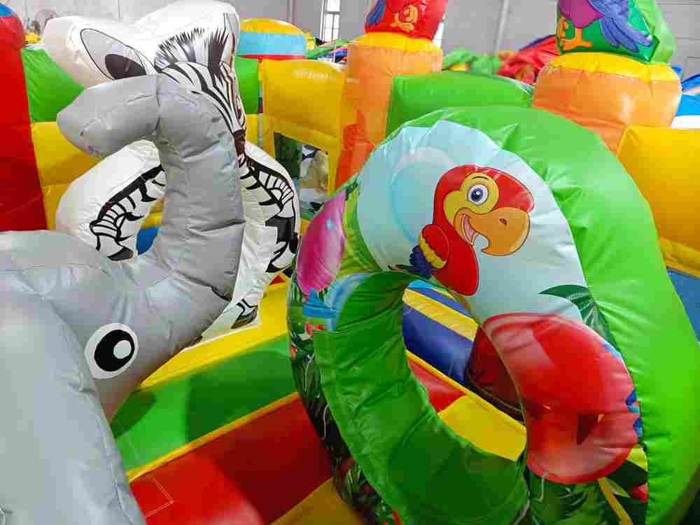 Детский надувной батут «Попугайчики» без горки, размер 3,5*3,5*2,5 м.