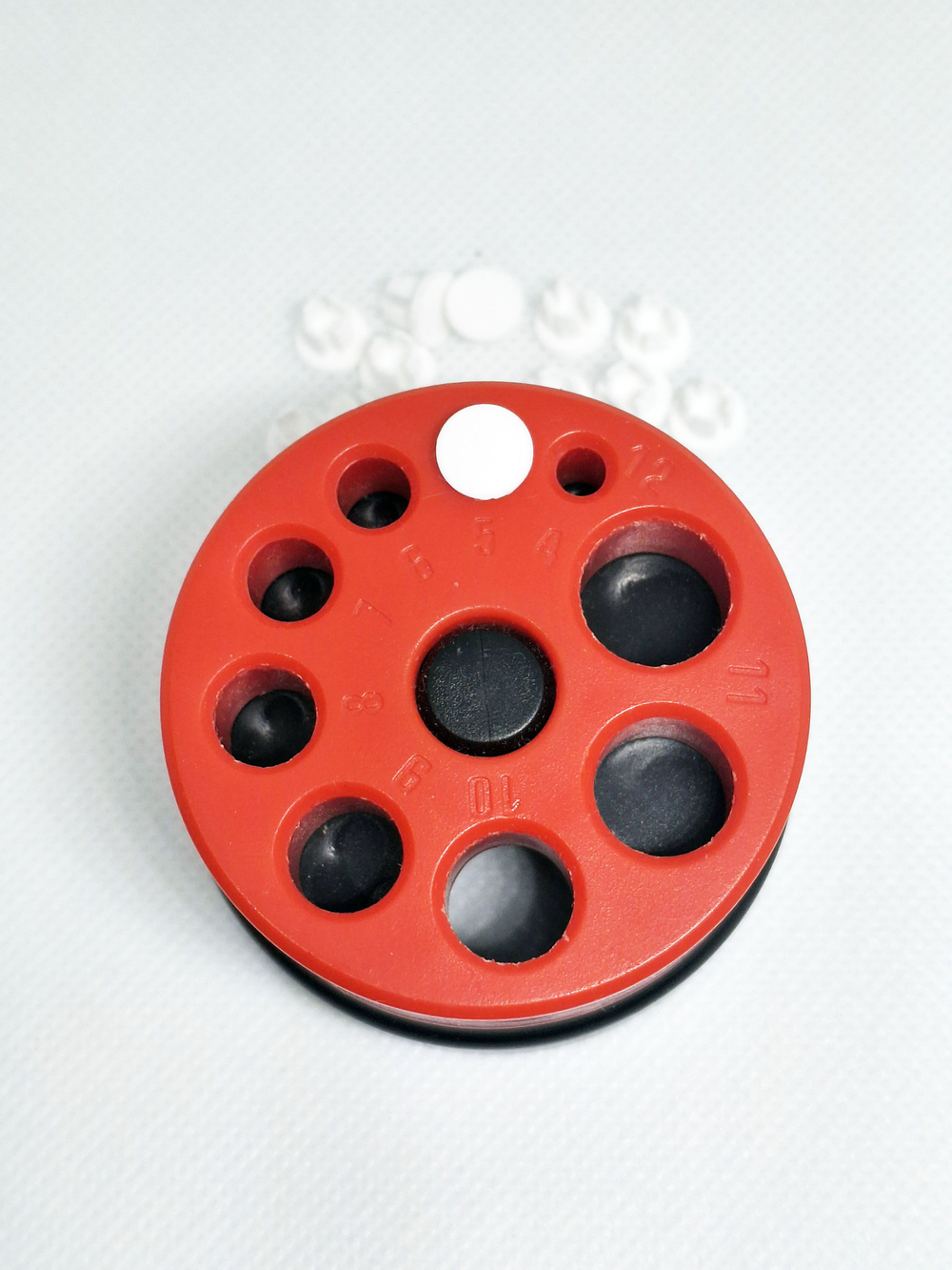 Заглушка пластиковая для отверстий белая D5 мм - 20 шт.