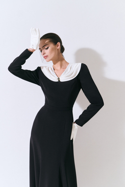 Платье из шелка с декоративным воротником