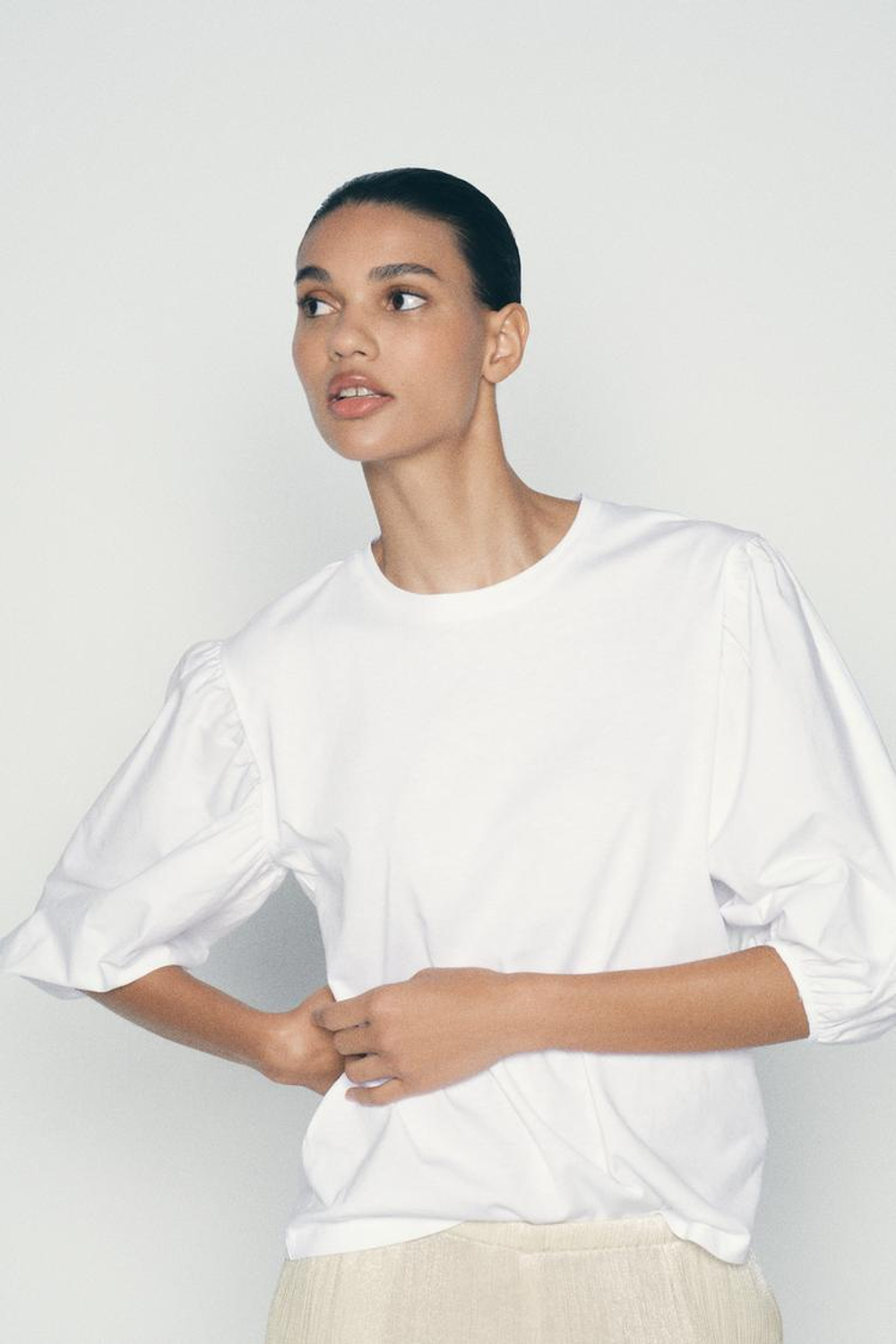 ZARA КОМБИНИРОВАННЫЙ ТОП С ОБЪЕМНЫМИ РУКАВАМИ, БЕЛЫЙ