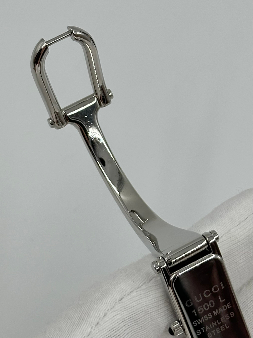 Часы GUCCI 1500 L