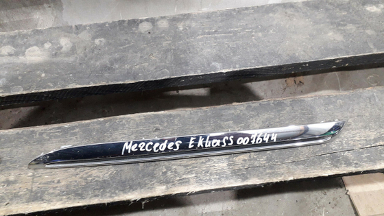 Молдинг решетки радиатора Mercedes E (W213) 16-20 Б/У Оригинал A2138880173