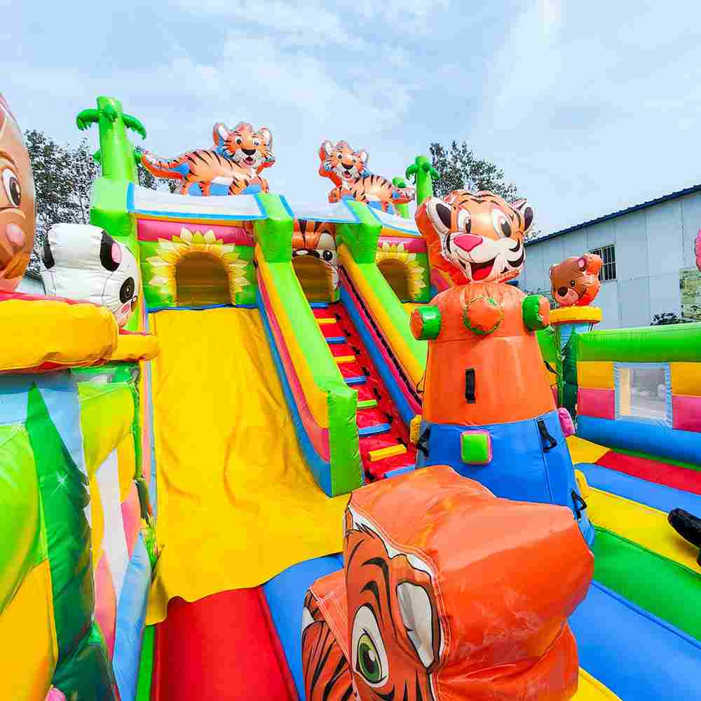 Коммерческий надувной батут «Тигриная страна», 9*5*5 м.
