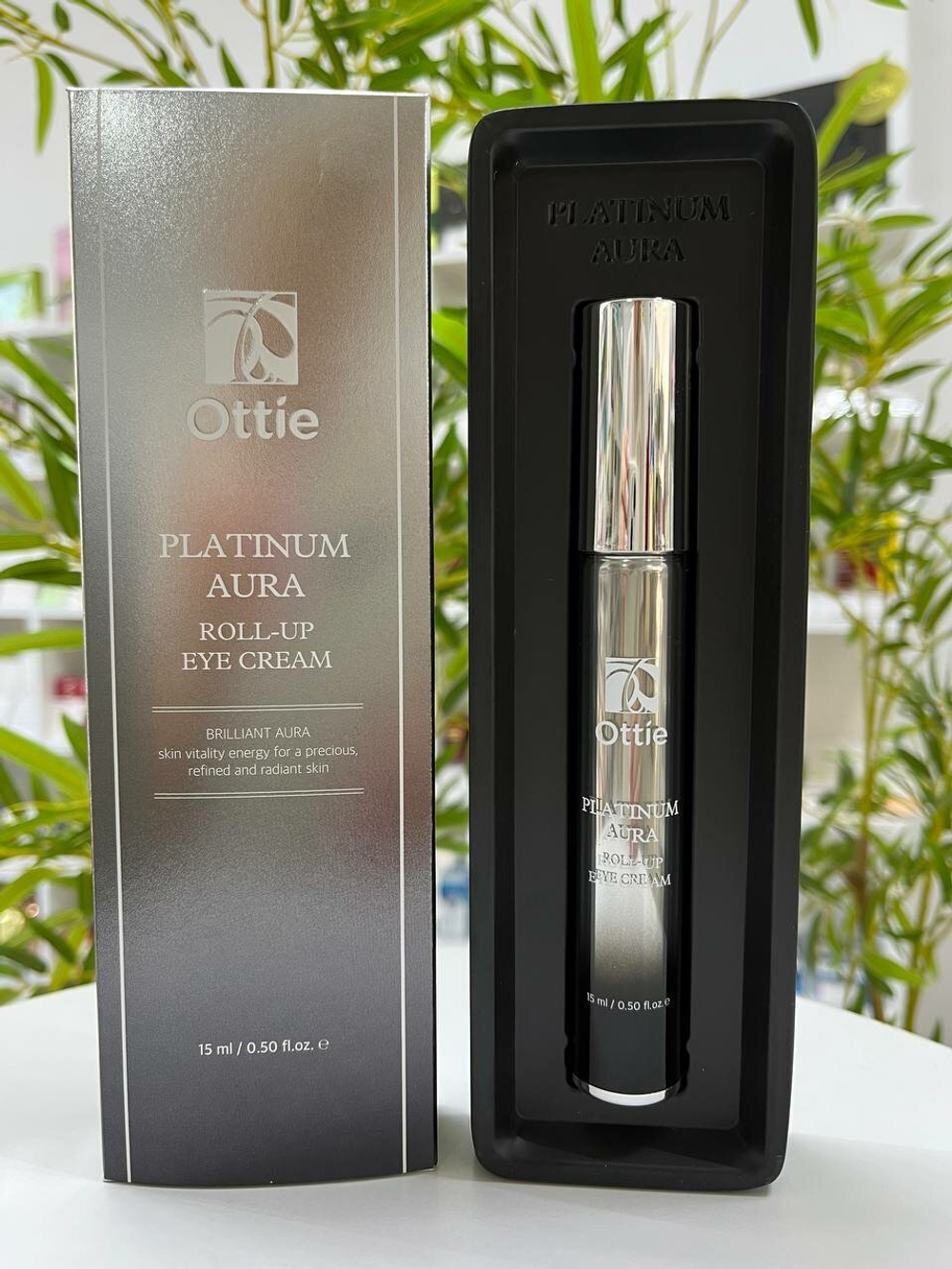 Крем для век с платиной и экстрактом черной икры Ottie Platinum Aura Roll-Up Eye Cream, 15мл