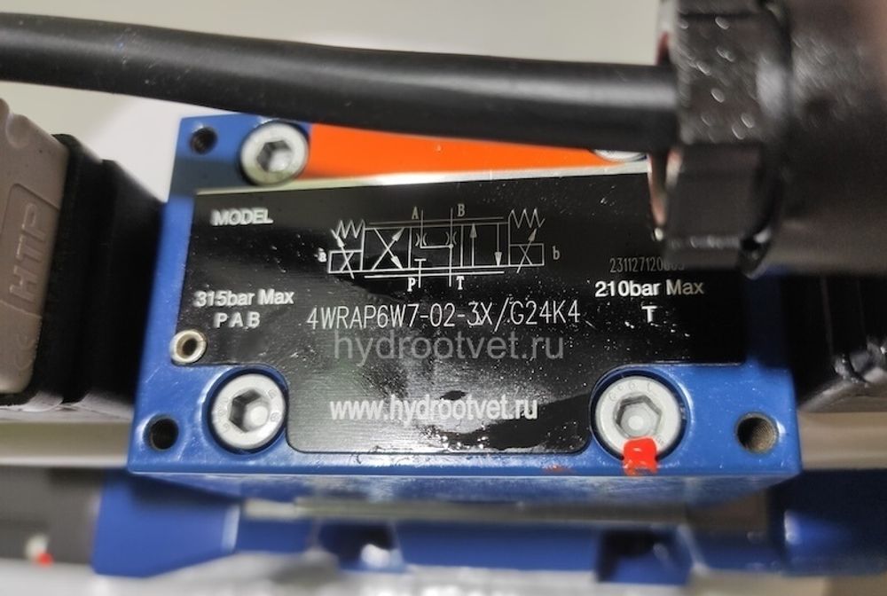 4WRKE10E100L-3X/6EG24ETK31/A1D3M - Пропорциональный распределитель с обратной связью по положению золотника и со встроенным усилителем (OBE), Ду10, A1 = ±10 В, номинальный расход 100 л/мин, схема E, каналы управления ET = X и Y - внутренние