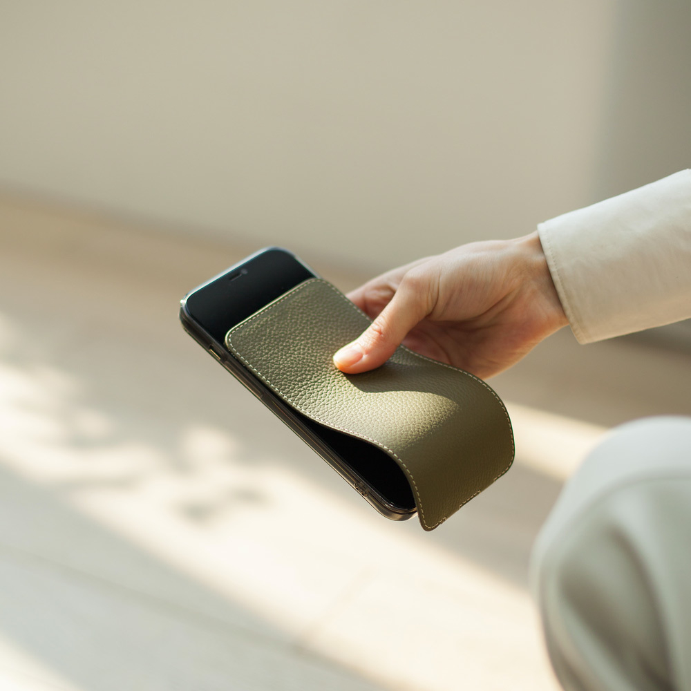 Чехол для iPhone 12/12Pro из кожи теленка зеленого цвета