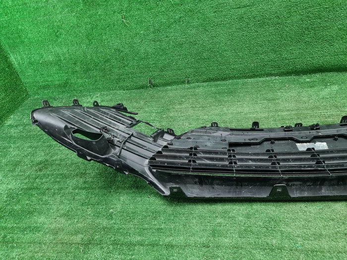 Решетка переднего бампера Toyota Camry xv70 20-нв