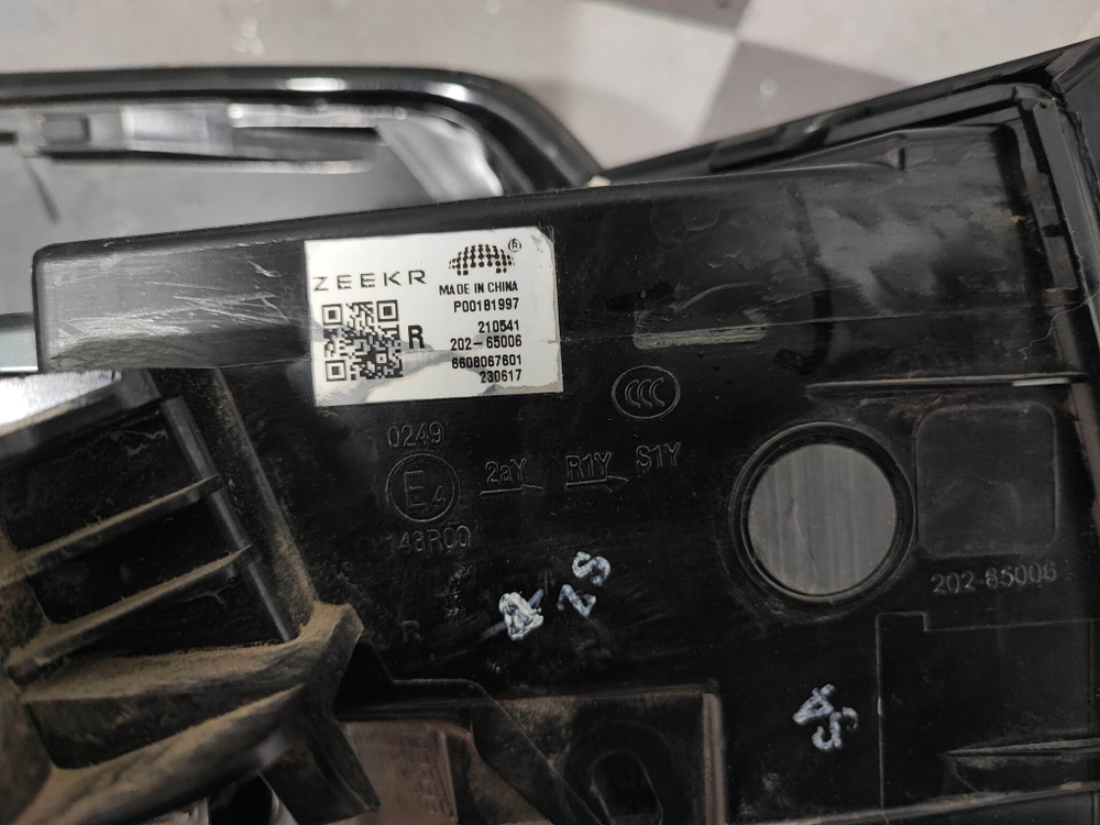 Фонарь задний правый Zeekr 001 21-нв Б/У Оригинал 8891906355
