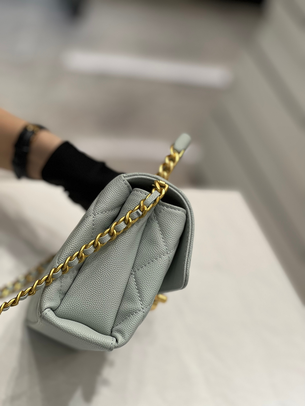 Chanel Carry Me 19 cm