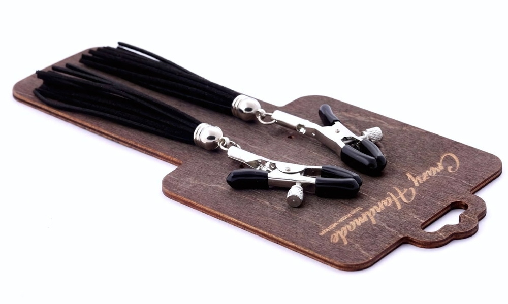 Зажимы на соски с черными замшевыми кисточками (Цвет: черный)