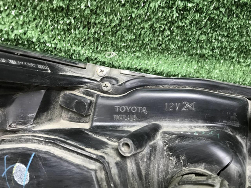 Битая Фара левая Toyota Fortuner 2 (2015-2020) LED