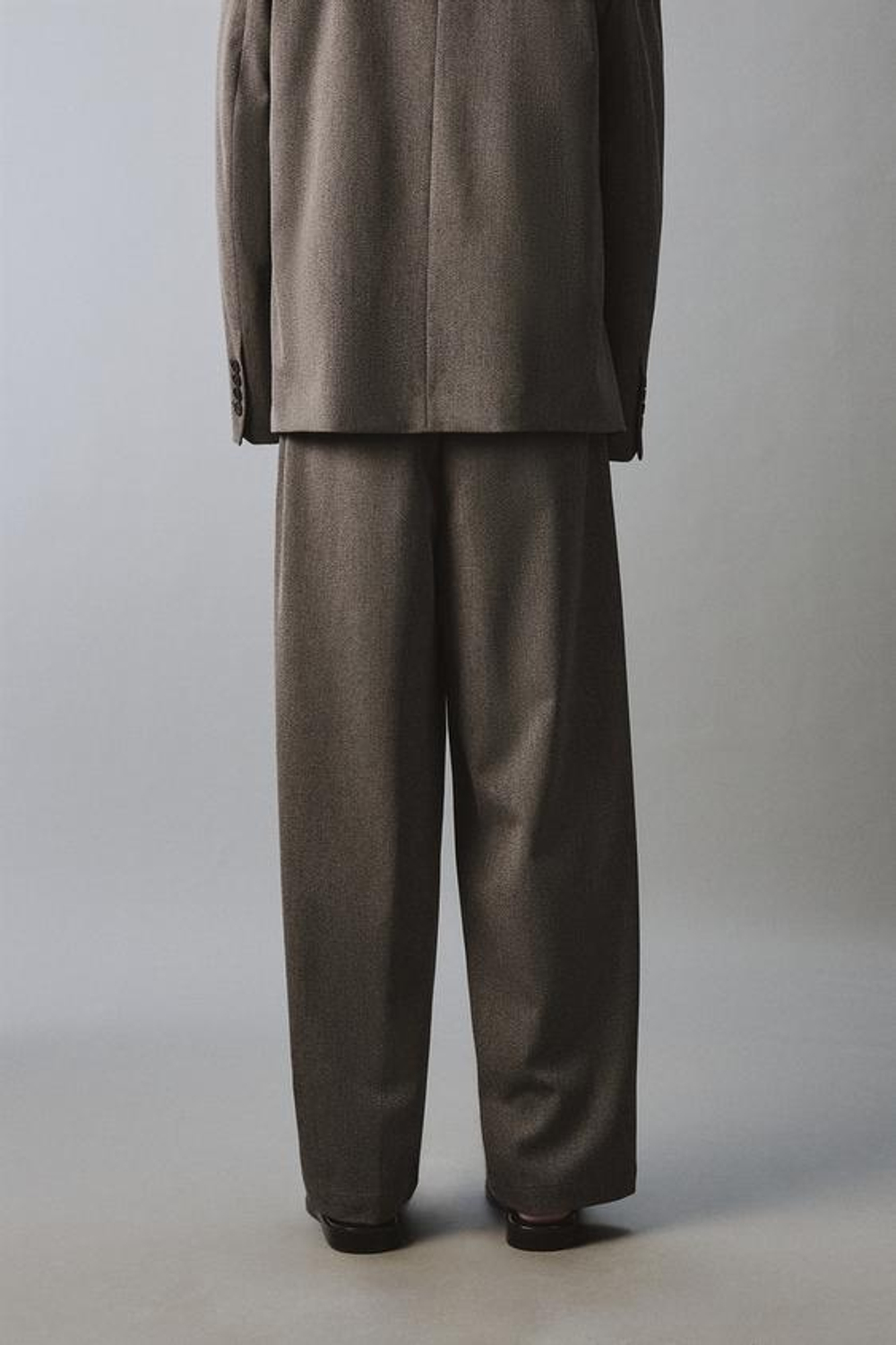 ZARA КОСТЮМНЫЕ БРЮКИ WIDE FIT ИЗ РЕЛЬЕФНОЙ ТКАНИ, СЕРО-КОРИЧНЕВЫЙ