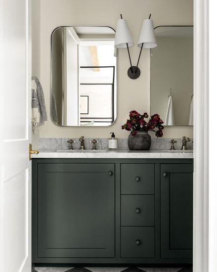 Серебряное настенное зеркало “Олни”