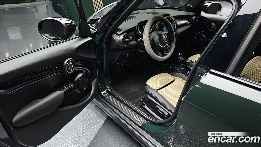 Mini Cooper S 5 даерей Resolute Editions (09.2022)