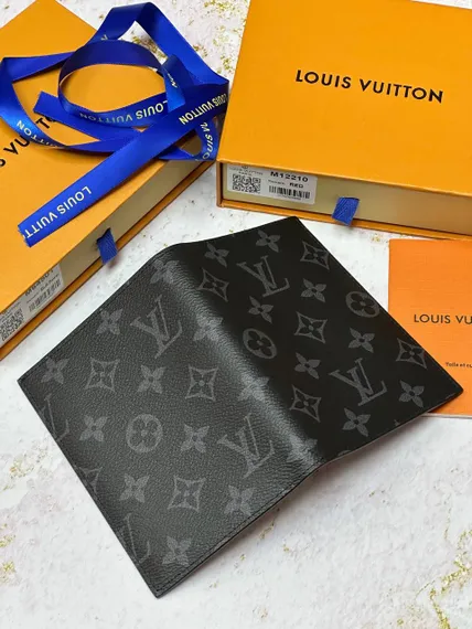 Обложка для паспорта Louis Vuitton Monogram Eclipse