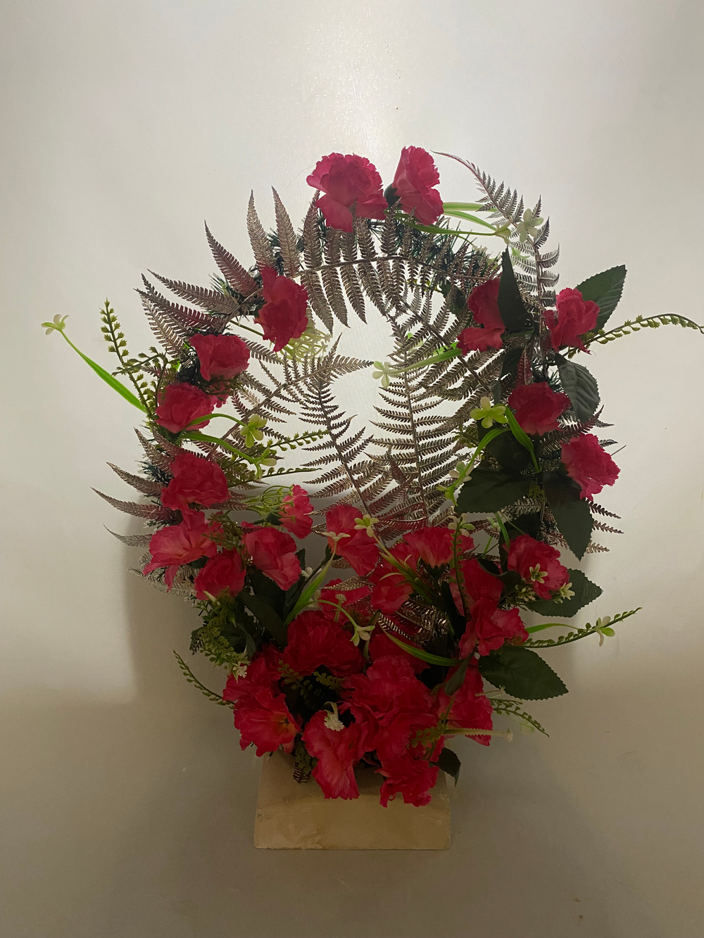 Корзина ритуальная гвоздики 40 см