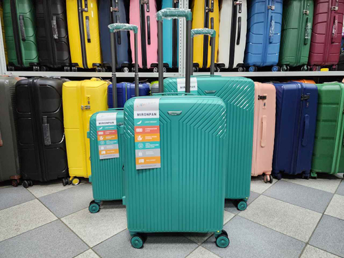 Чемодан Средний (М) полипропилен "Mironpan" съёмные колёса