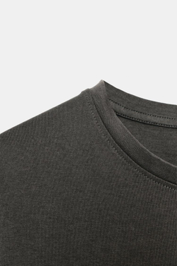 ZARA ХЛОПКОВАЯ ФУТБОЛКА В СТИЛЕ РУСТИК, УГОЛЬНЫЙ